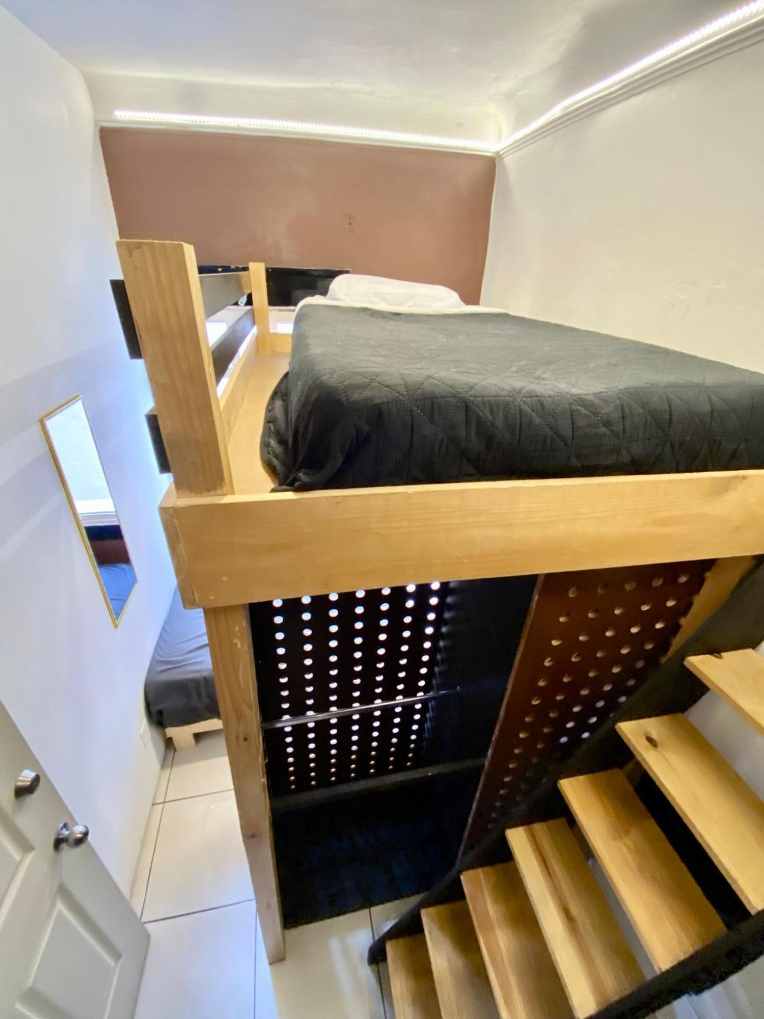 Roomies Hostel Centro Medico メキシコシティ エクステリア 写真